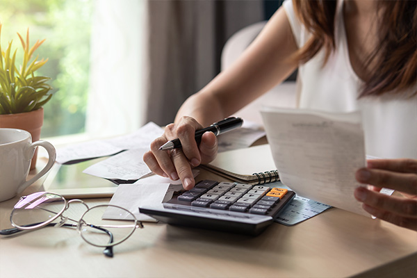student tracking college finances