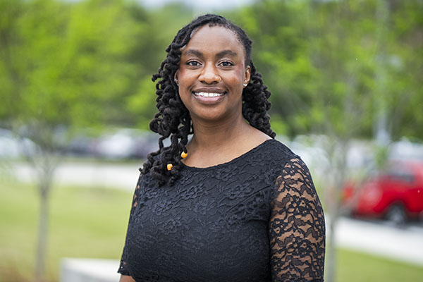 Aaliyah Leggs smiling on the STLCC-Florissant Valley campus