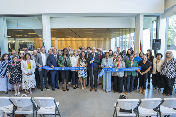 Chancellor Jeff Pitman stands at center of group holding scissors after cutting ribbon at the Meramec campus. width=