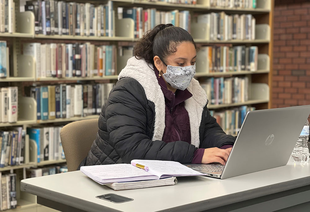Student Zoraya Piedra attends an online class while in STLCC-Forest Park library.