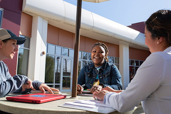 STLCC students studying outside