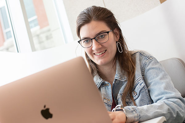 STLCC Student with laptop